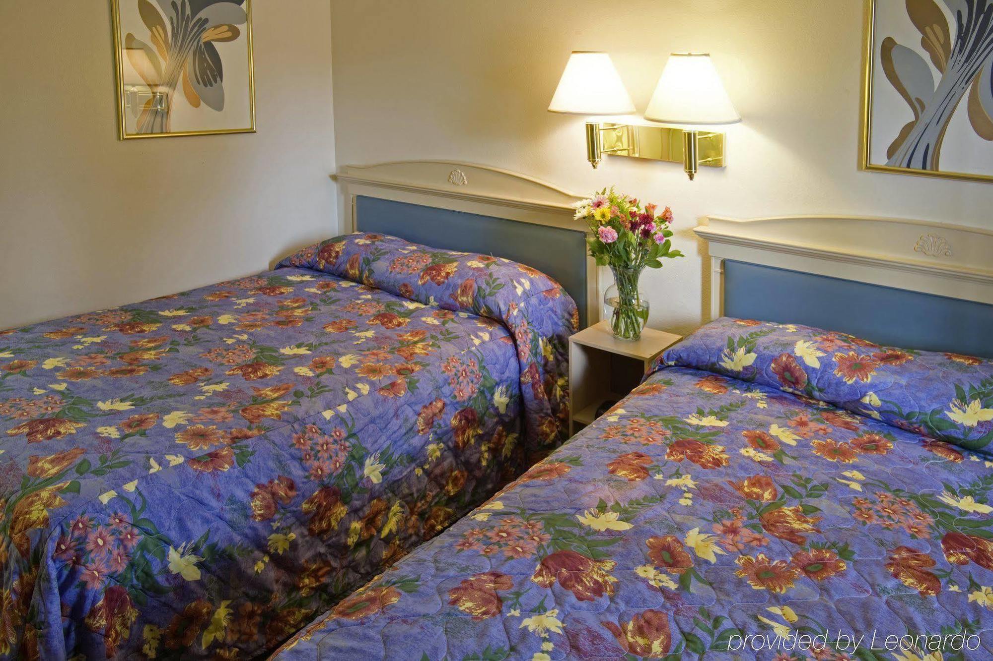 Americas Best Value Inn Thousand Oaks Quarto foto